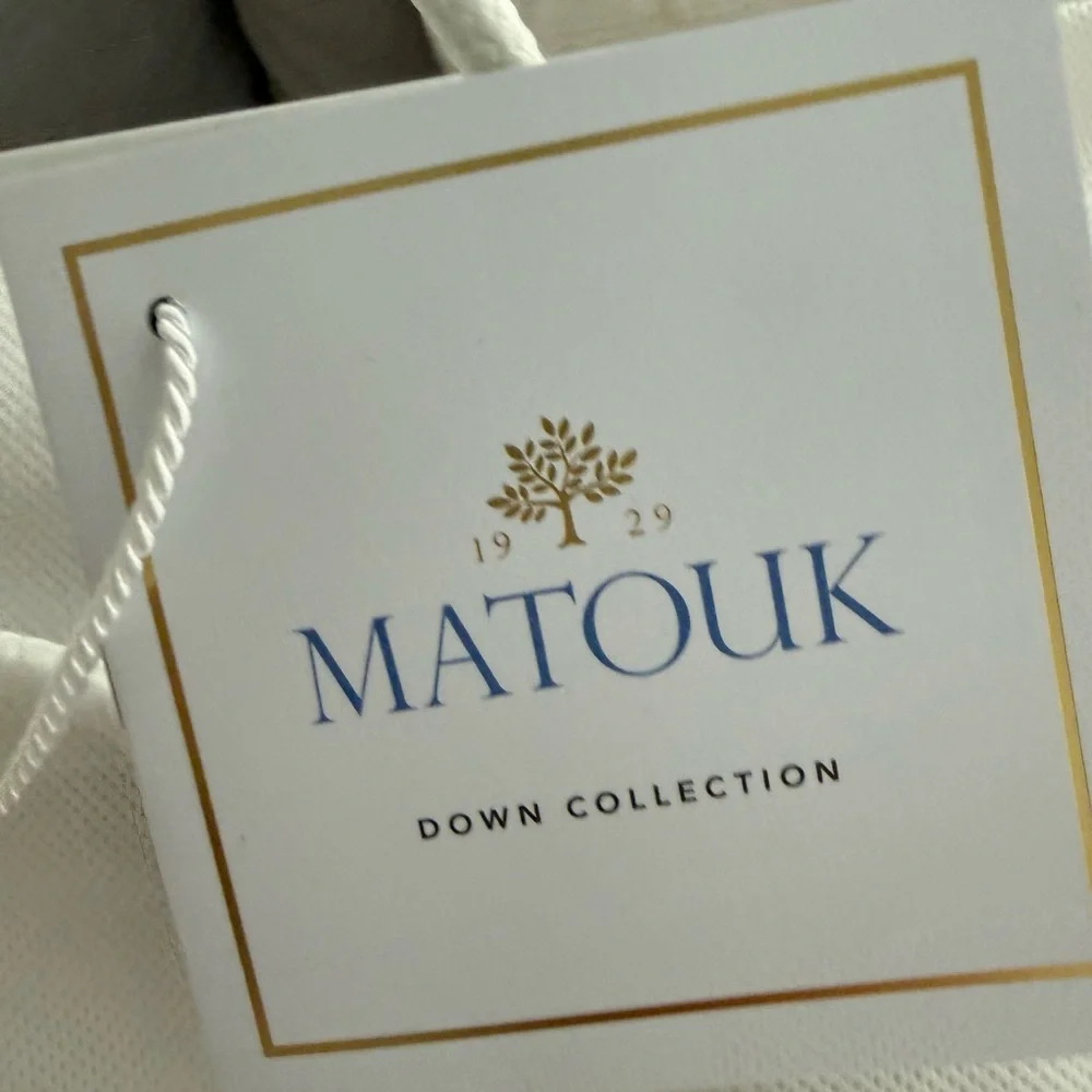 Matouk NWT KING Size Valletto Down Comforter Summer Weight